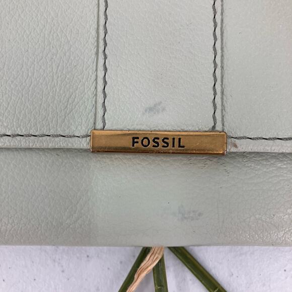 Fossil Mint Green Brass Bifold Zip Around Snap Cow Hide Leather Pockets Wallet - Picture 2 of 10
